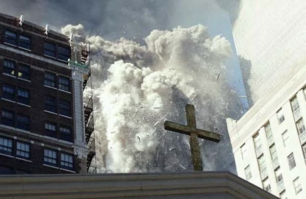 Дым, руины и отчаяние: спецслужбы США показали редкие архивные фото теракта 9/11