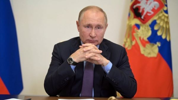«Посмотрим, как сработает «Спутник V»: Путин ушёл на карантин из-за случаев заболевания COVID-19 в его окружении