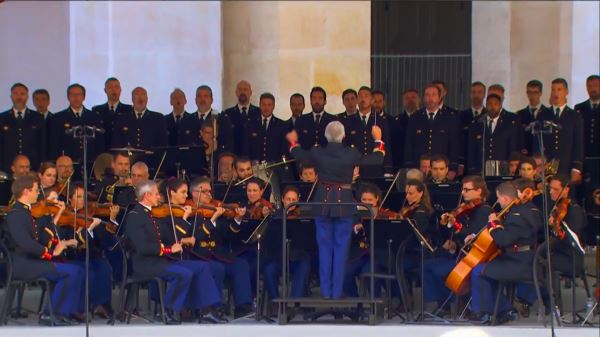 В Париже прошла церемония прощания с легендарным Бельмондо. Фото и видео
